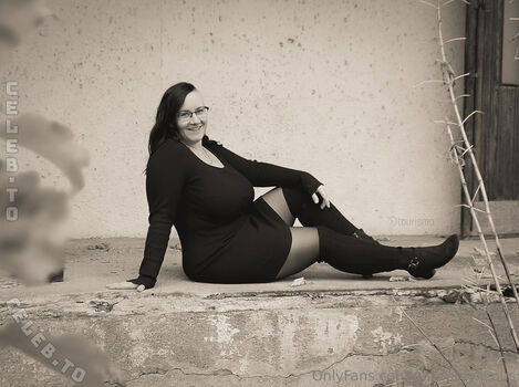 Full leaked Ms curvylicous private onlyfans photo