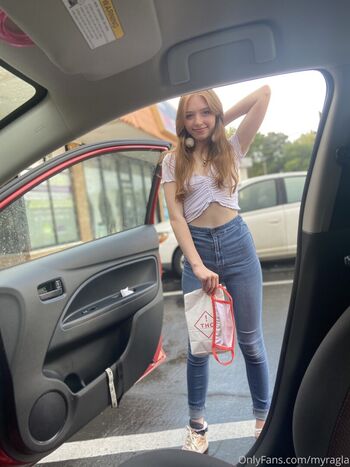 Full leaked Myramoans private onlyfans photo