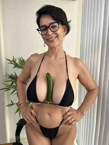 Nanda Reyes