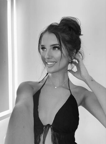 Full leaked Nataliebarness private onlyfans photo