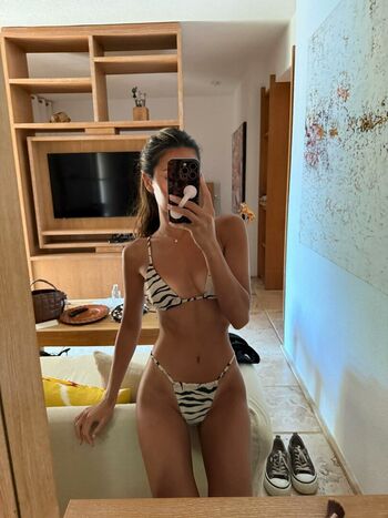 Full leaked Nathalie lok page private onlyfans photo