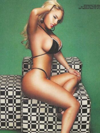 Nicole 