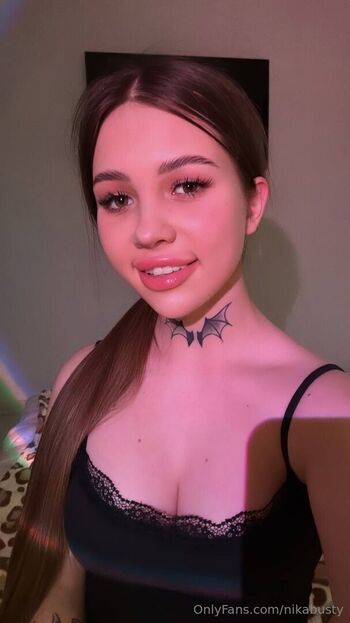 nikabusty