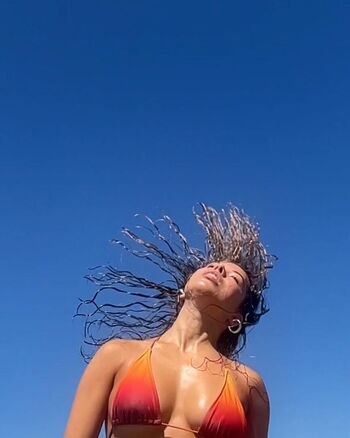 Full leaked Nilufer yanya private onlyfans photo