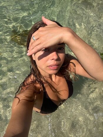 Full leaked Nilufer yanya private onlyfans photo