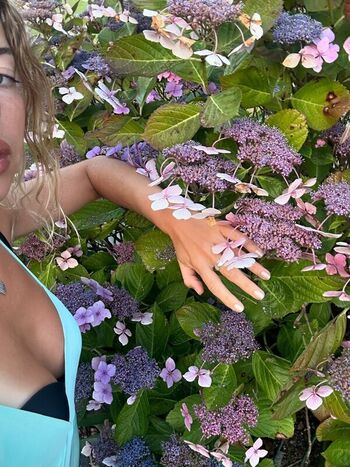 Full leaked Nilufer yanya private onlyfans photo
