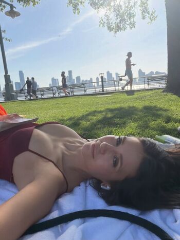 Nina Dobrev