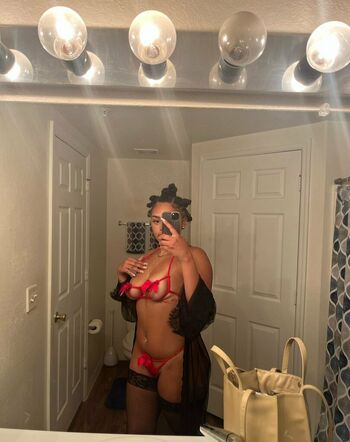 Nina Eve