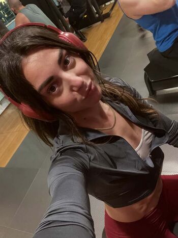 ninamissfit.model