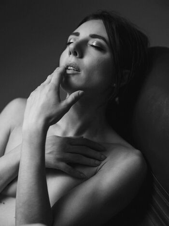 ninamissfit.model