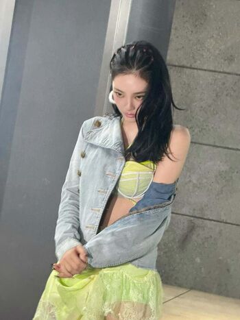 Full leaked Ningning aespa page private onlyfans photo
