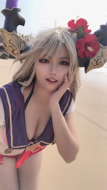 Nini April Cosplay