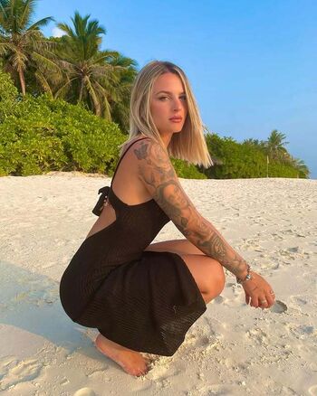 Full leaked Noe page private onlyfans photo