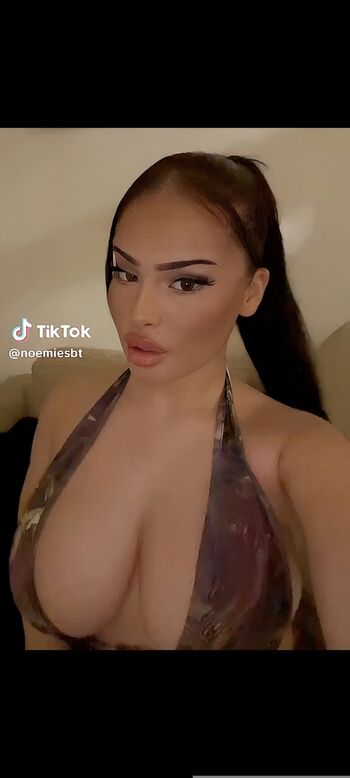 Full leaked Noemiesbtt private onlyfans photo