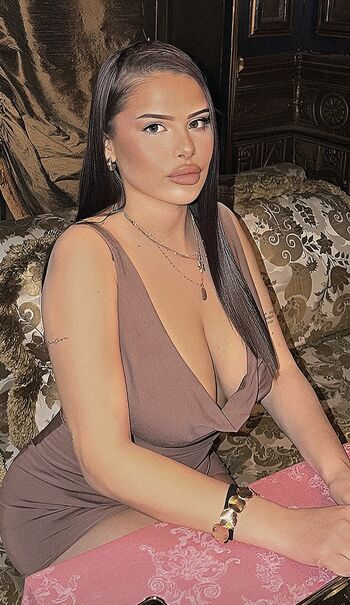 Full leaked Noemiesbtt private onlyfans photo