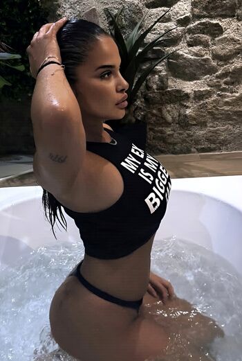 Full leaked Noemiesbtt private onlyfans photo