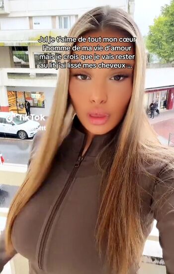 Full leaked Noemiesbtt private onlyfans photo