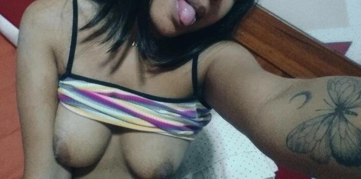 Novinhas Com Peitos Pequenos