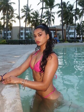 Full leaked Nuha mach private onlyfans photo