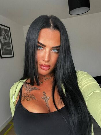 Full leaked Oasis roseman private onlyfans photo