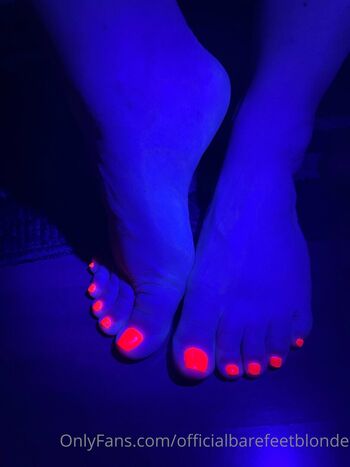 Full leaked Officialbarefeetblonde private onlyfans photo