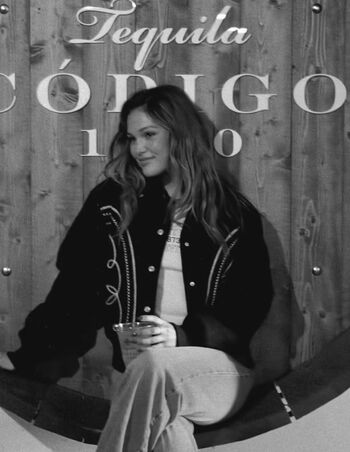 Full leaked Olivia holt page private onlyfans photo