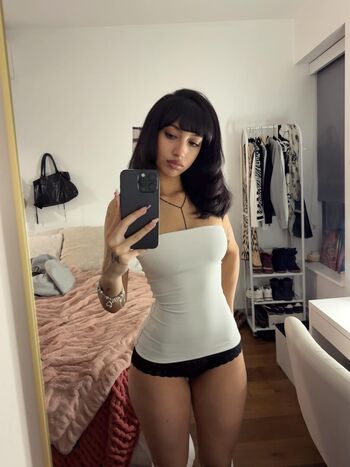 Full leaked Oliviaraynn private onlyfans photo