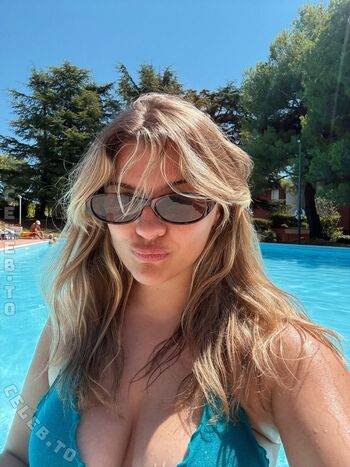 Full leaked Ollimeee private onlyfans photo