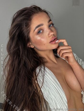 Full leaked Ophelia sky page private onlyfans photo