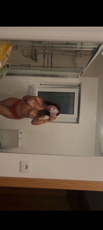 Full leaked Oyarien mym private onlyfans photo