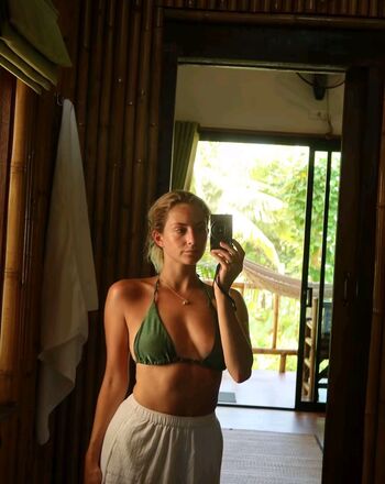 Full leaked Palmyre private onlyfans photo