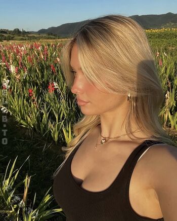 Full leaked Paulagze private onlyfans photo