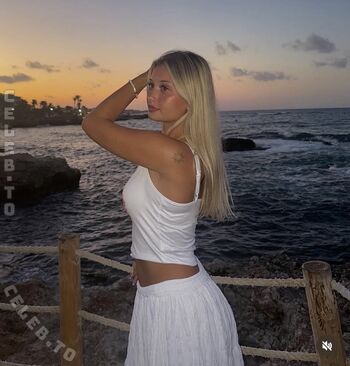 Full leaked Paulagze private onlyfans photo