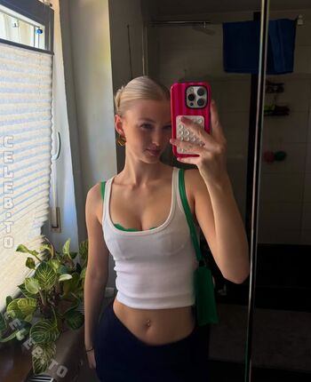 Full leaked Pauliie private onlyfans photo