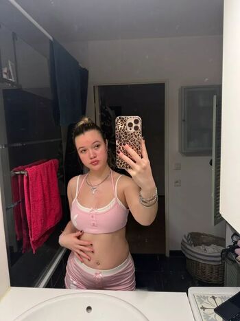 Full leaked Paulineonlinee private onlyfans photo