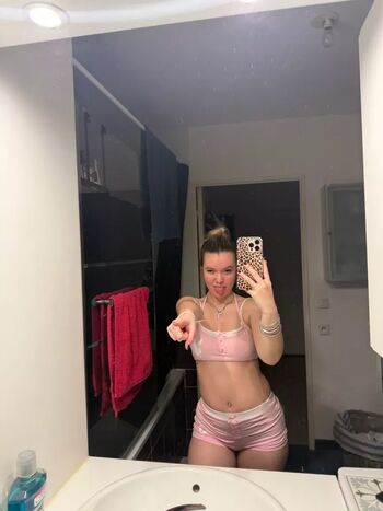 Full leaked Paulineonlinee private onlyfans photo