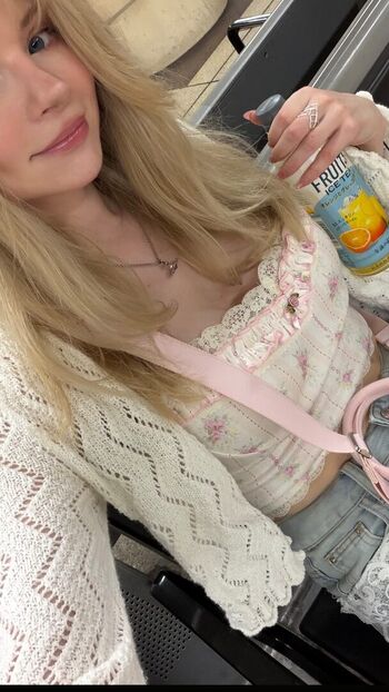 Full leaked Peachmilky private onlyfans photo