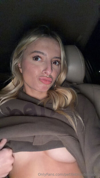petiteblondemodel