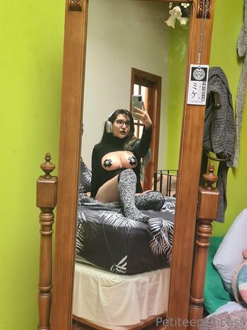 Full leaked Petiteeprincess private onlyfans photo