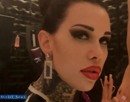 Full leaked Phantomette private onlyfans photo