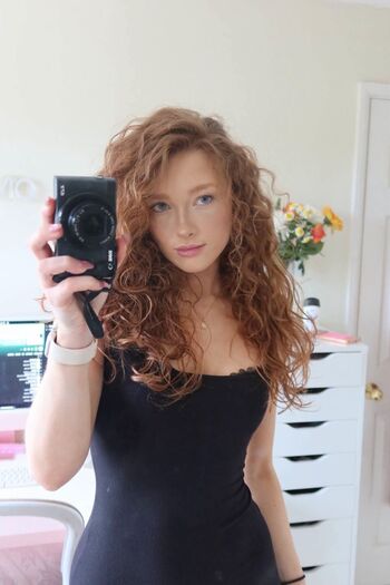 Full leaked Pheobeisginger page private onlyfans photo