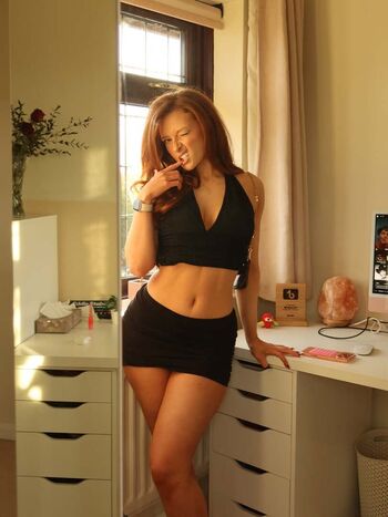 Full leaked Phoebeisginger private onlyfans photo