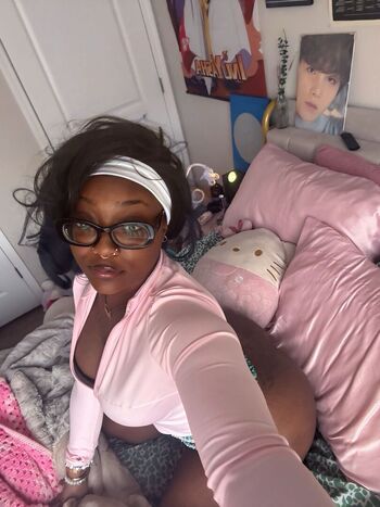 Full leaked Pieseesmoon private onlyfans photo