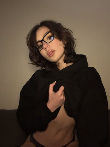 Full leaked Pohuii private onlyfans photo
