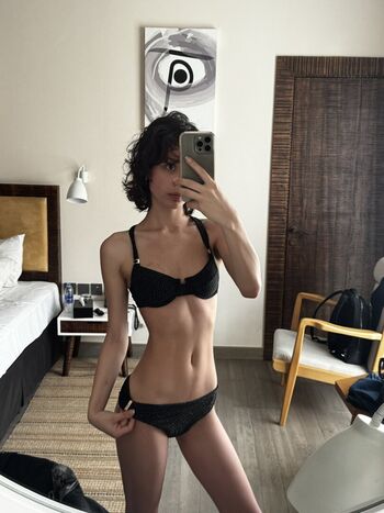 Full leaked Pohuii private onlyfans photo