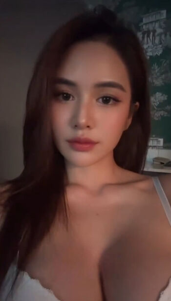 Full leaked Poompui private onlyfans photo