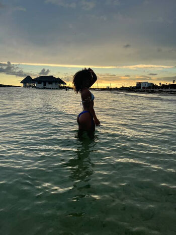 Full leaked Prttyhony private onlyfans photo