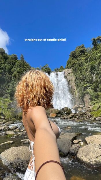 Full leaked Pretendingberosalie private onlyfans photo