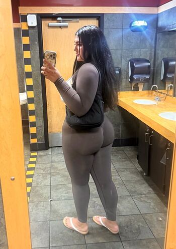 Full leaked Prettydesibabixo private onlyfans photo