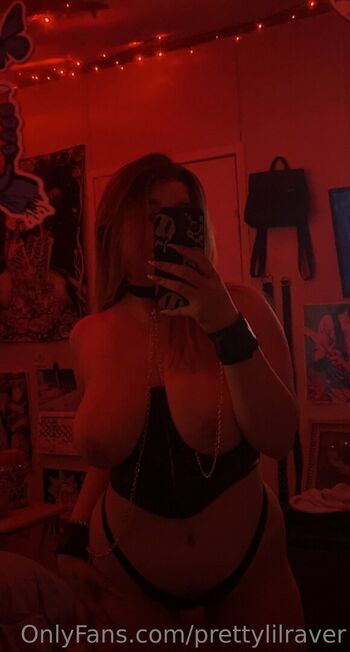 Full leaked Prettylilraver private onlyfans photo